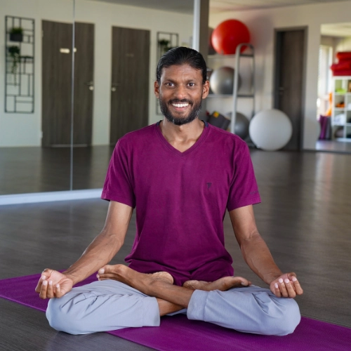 Ashok, professeur de Yoga - La Salle Pays de Gex