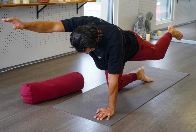 Anthony en action en plein cours respiration & posture - La Salle Pays de Gex