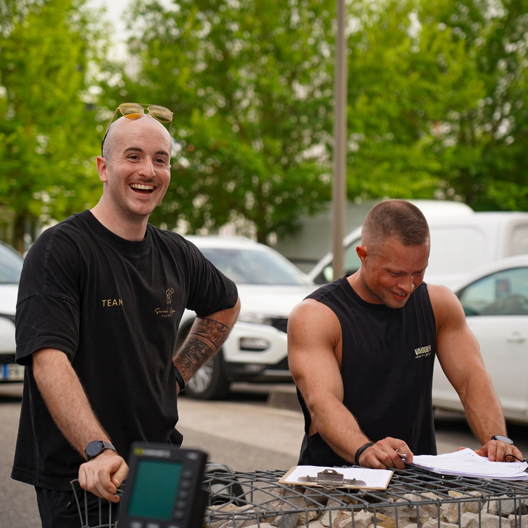 Image des coachs qui sourient à La Salle Pays de Gex