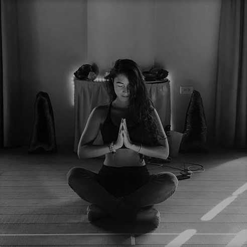 CHLOE PROFESSEUR DE YOGA A THOIRYPAYS DE GEX